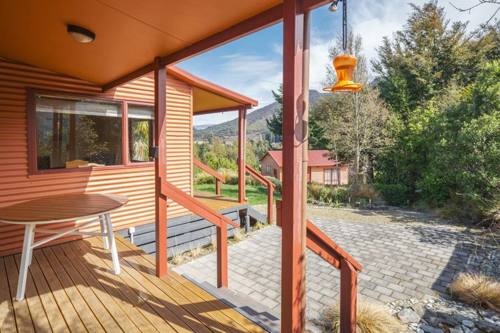 Korimako Ridge - Lake Hawea Holiday Home Extérieur photo
